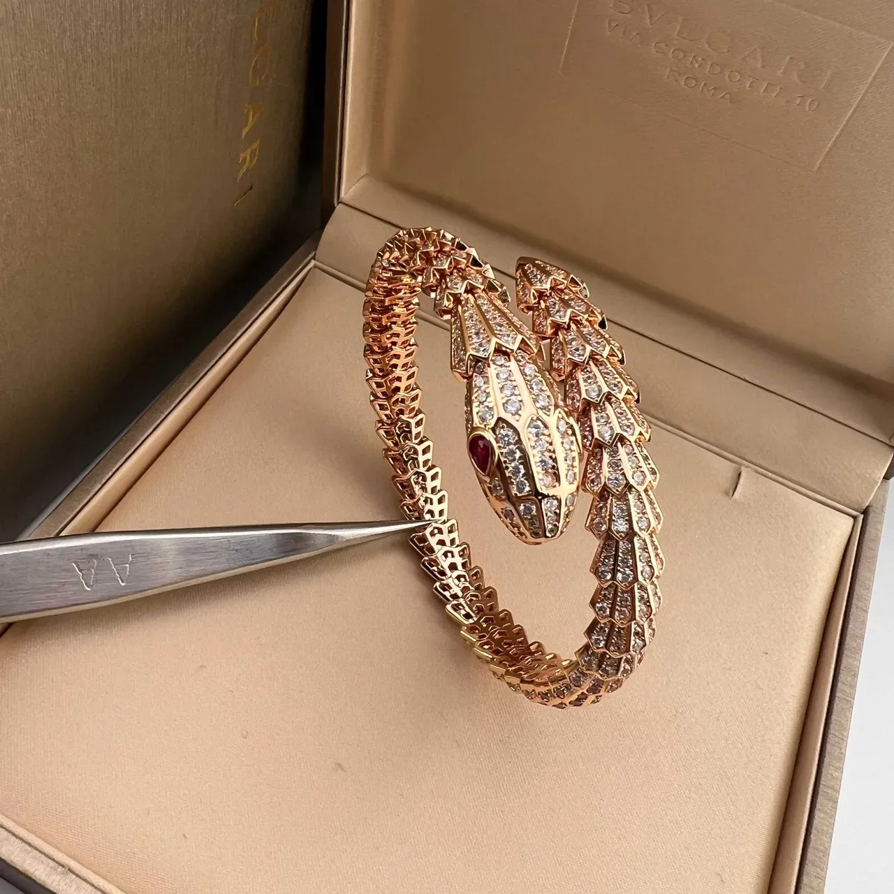 Bvlgari Serpenti Bracelet Or Argent Serpent Enroulé Diamants Pavé 4
