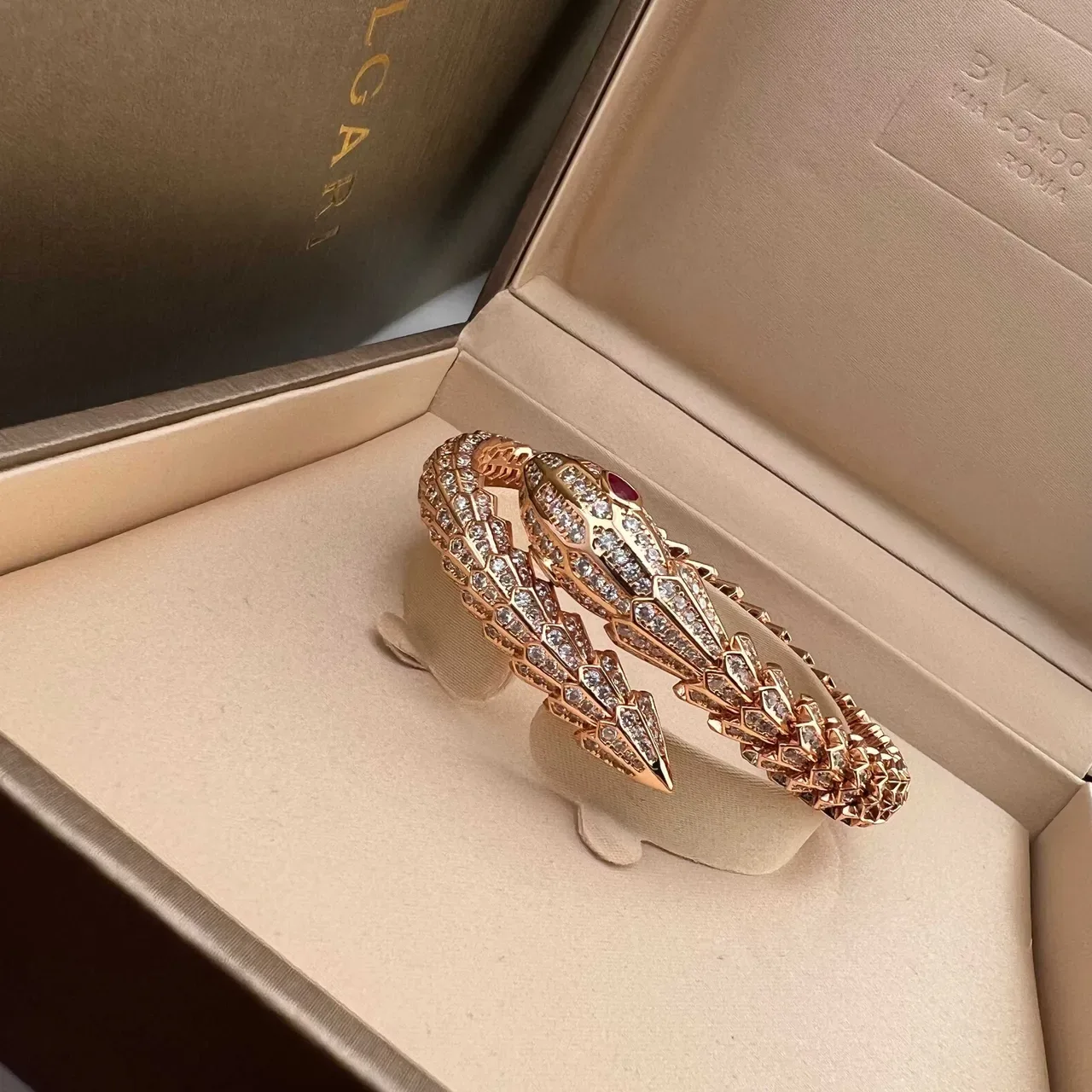 Bvlgari Serpenti Bracelet Or Argent Serpent Enroulé Diamants Pavé 7