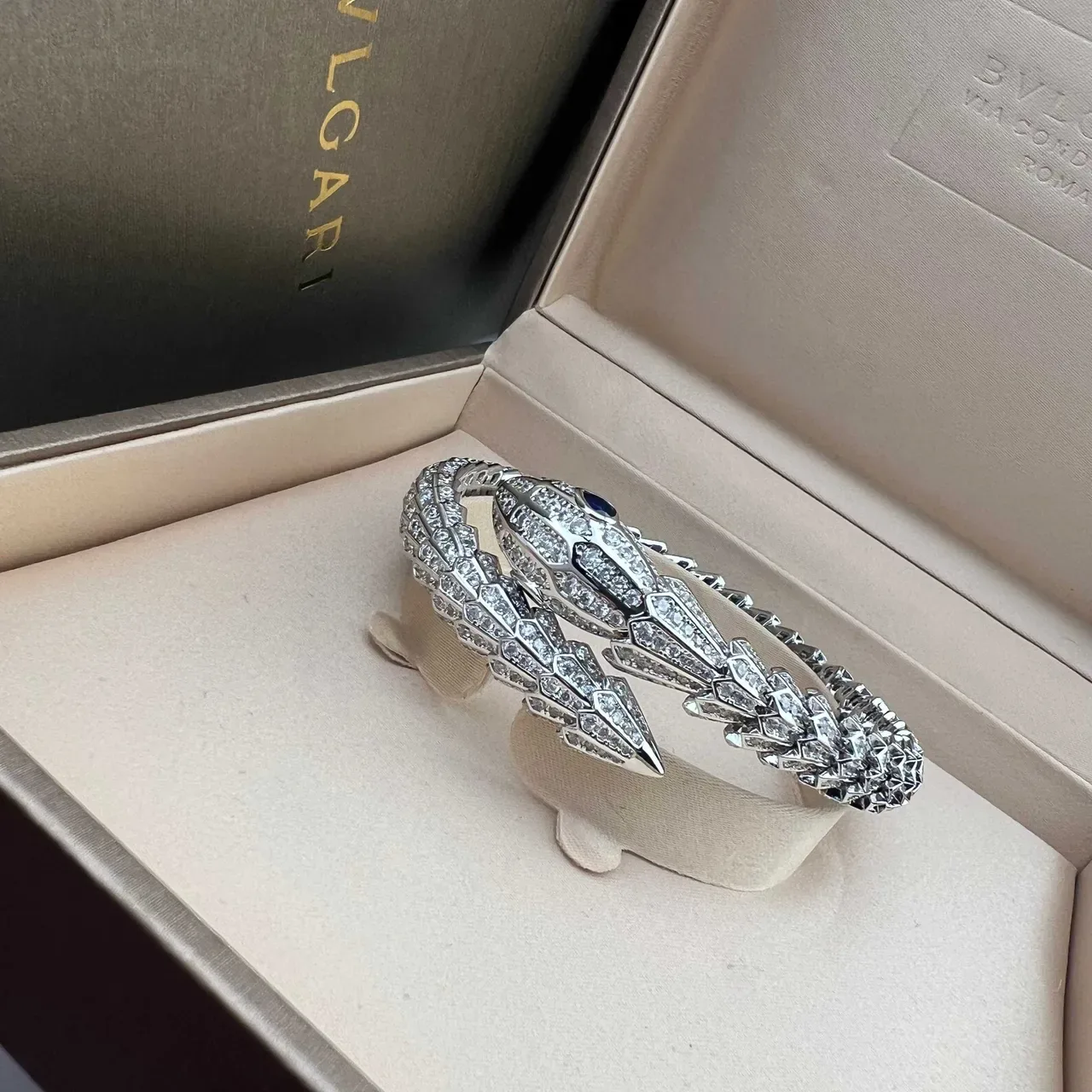 Bvlgari Serpenti Bracelet Or Argent Serpent Enroulé Diamants Pavé 8