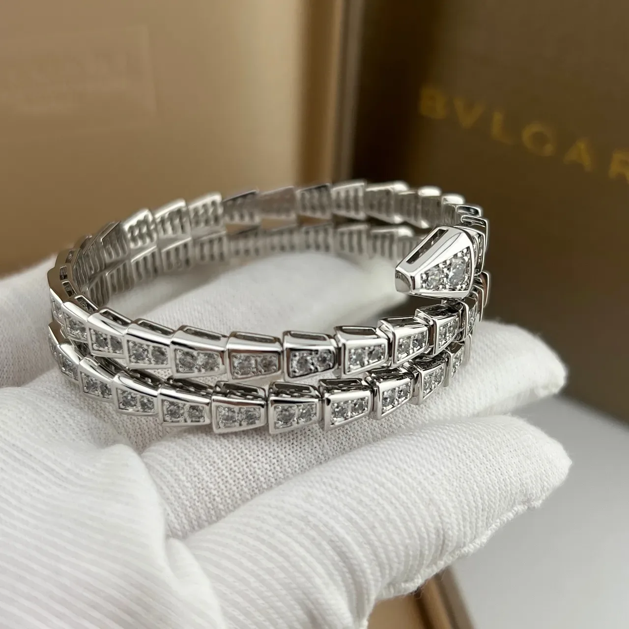 Bvlgari Serpenti Bracelet doré et argenté avec silhouette de serpent enroulé Pavé-Set pierres 2