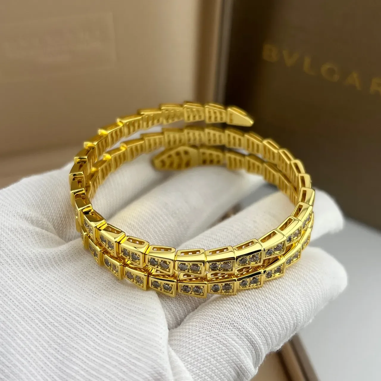 Bvlgari Serpenti Bracelet doré et argenté avec silhouette de serpent enroulé Pavé-Set pierres 5