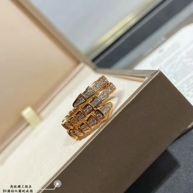 Bvlgari Serpenti Bague or et argent à coil serpentine pavé-set de diamants 7