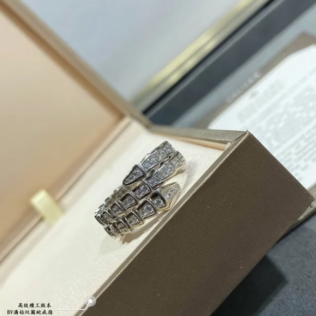 Bvlgari Serpenti Bague or et argent à coil serpentine pavé-set de diamants 8