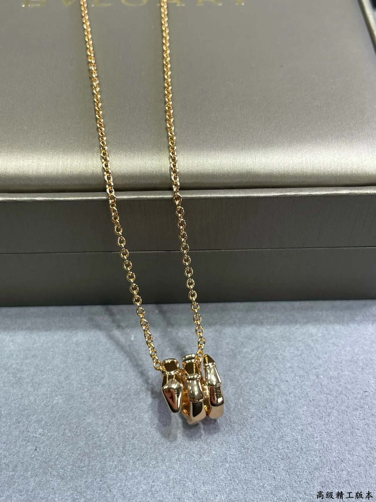 Bvlgari Serpenti Tubogas قلادة الأنابيب الثلاثية المعلقة 3