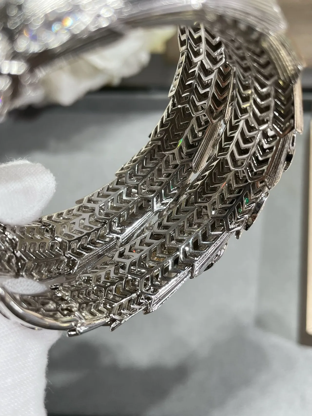 Bvlgari Bracelet Serpent Enroulé Diamants Pavé Argent Vert 3