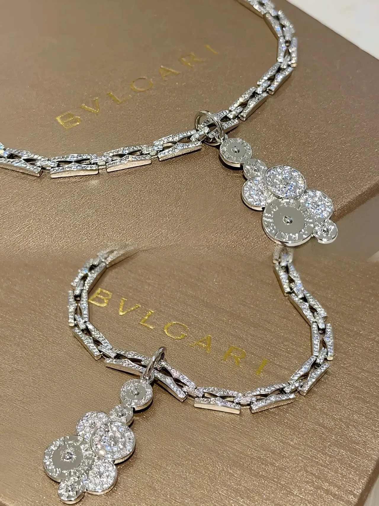 Bvlgari Argent Chaîne Transparente Diamants Pavé Pendentif Multi-Disc Collier 9