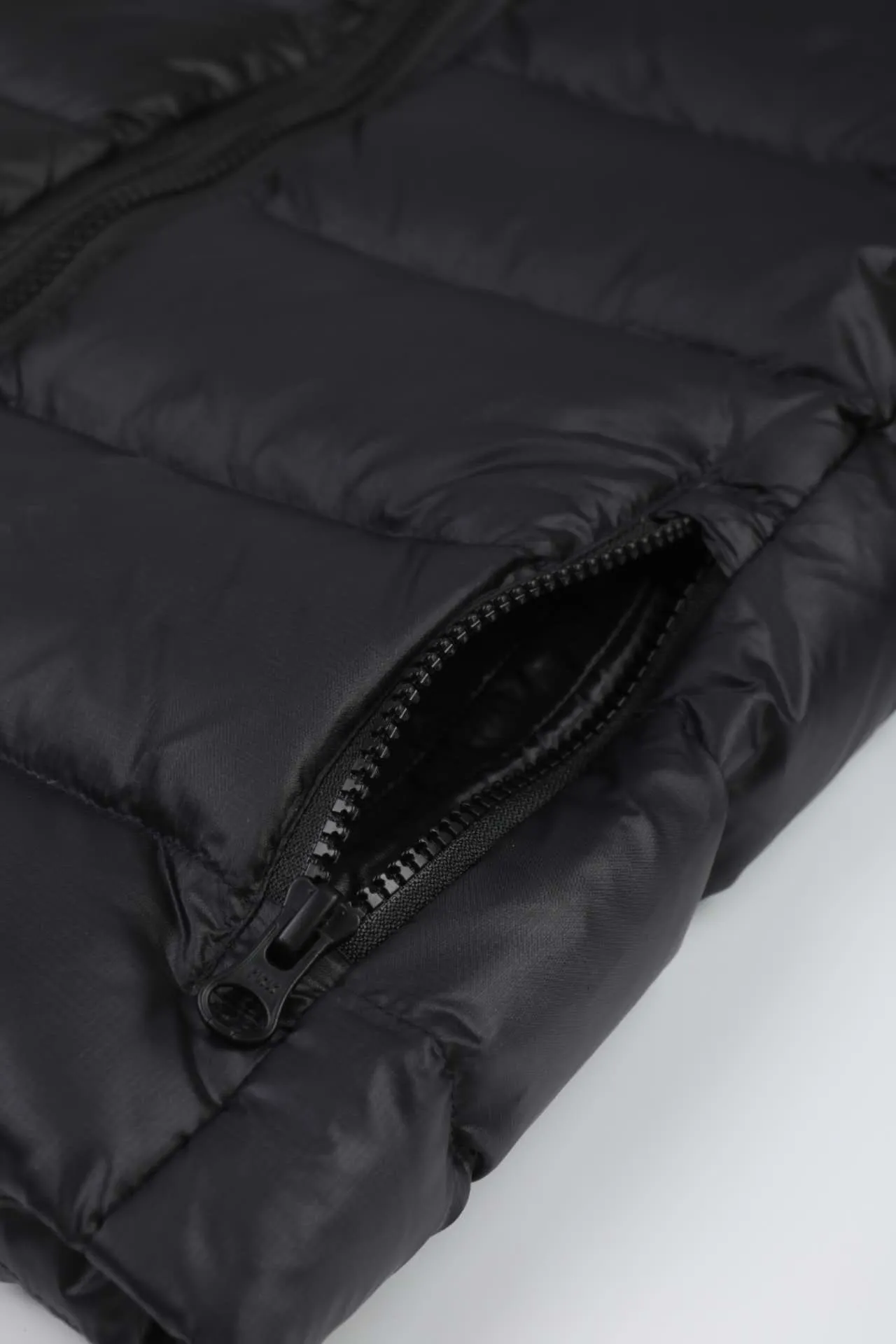 Canada Goose Maya Jaqueta acolchoada com capuz de plumas preta 6