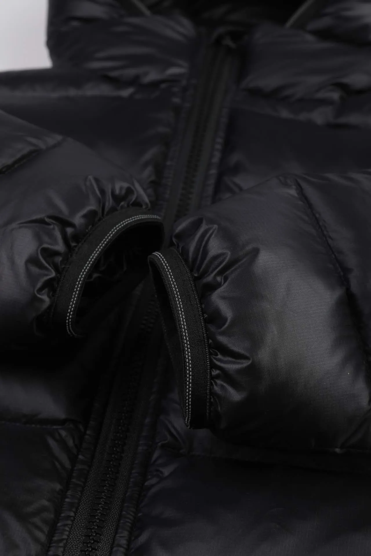 Canada Goose Maya Jaqueta acolchoada com capuz de plumas preta 9