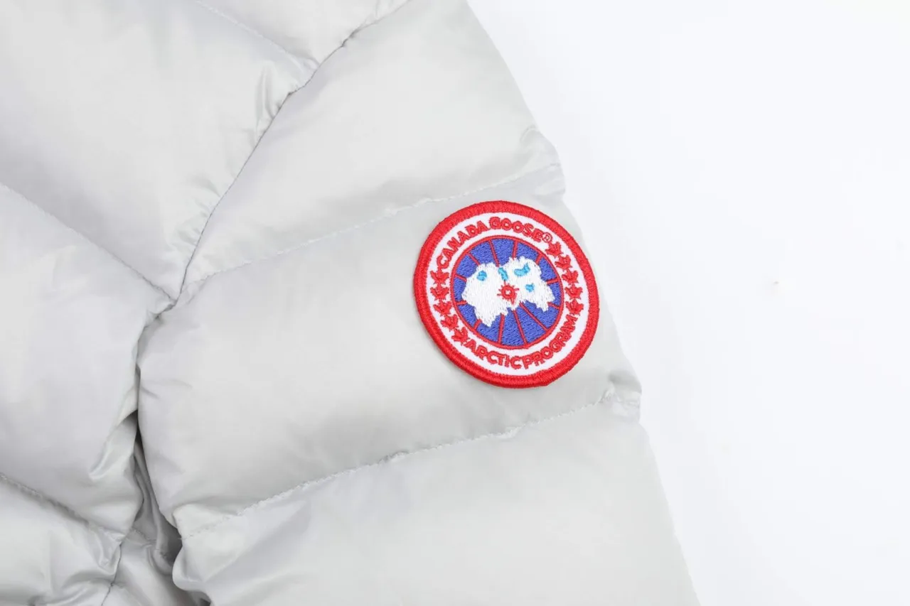 Canada Goose Maya Jaqueta acolchoada com capuz de plumas preta 20