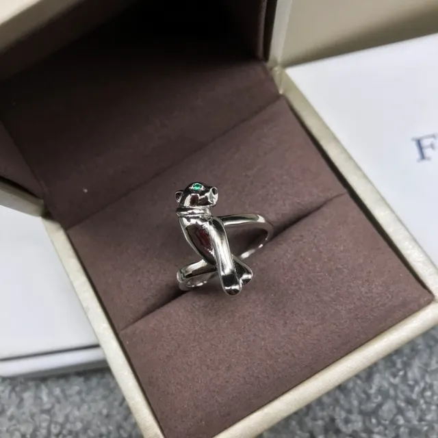 Cartier Bague Motif Panthère Sculpturale en Or et Argent 4