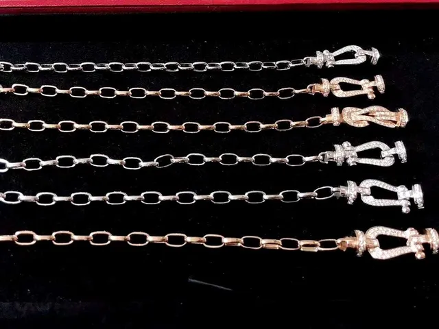 Cartier Juste un Clou Pavé Crystal Bracelets en Or et Argent 3