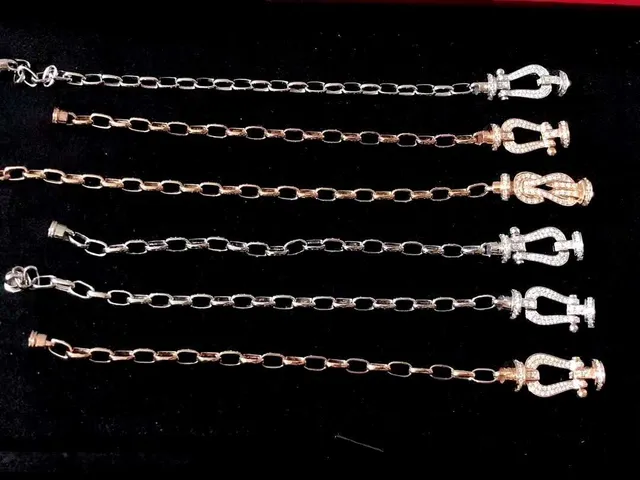 Cartier Juste un Clou Pavé Crystal Bracelets en Or et Argent 4
