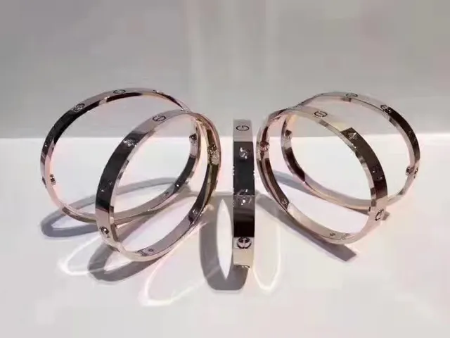 Cartier Love Bracelet noir et or motif vis émail ou cuir 5