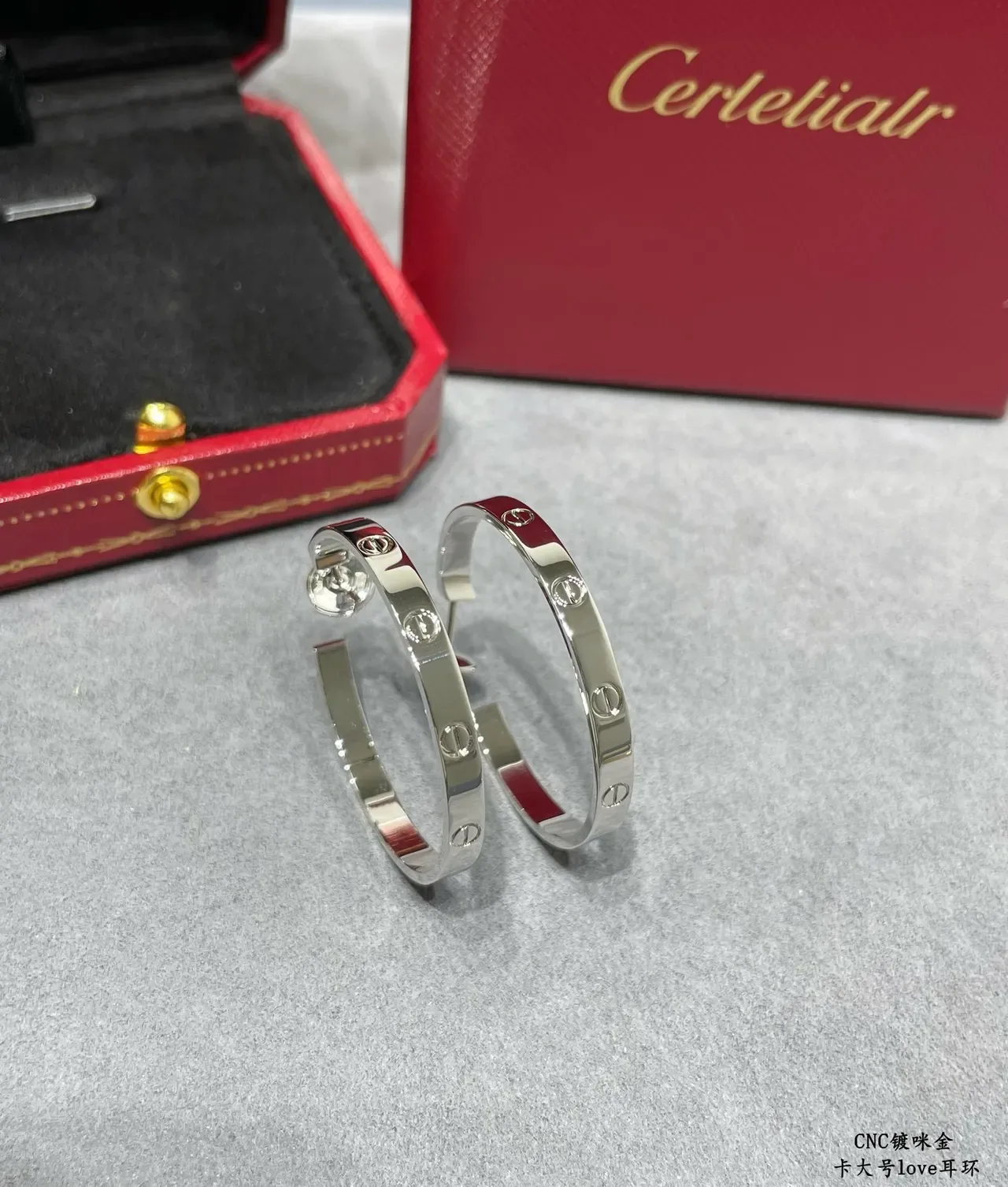 Cartier Love Aretes de aro con motivo de tornillo en oro 8