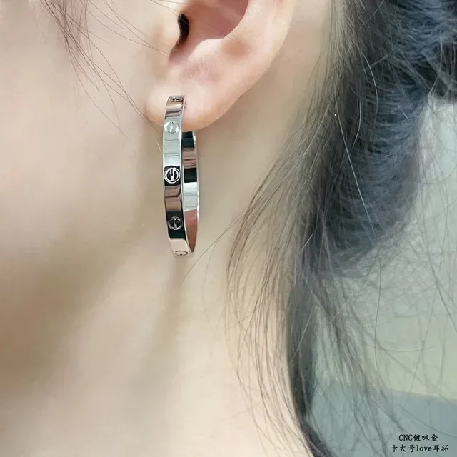Cartier Love Aretes de aro con motivo de tornillo en oro 9