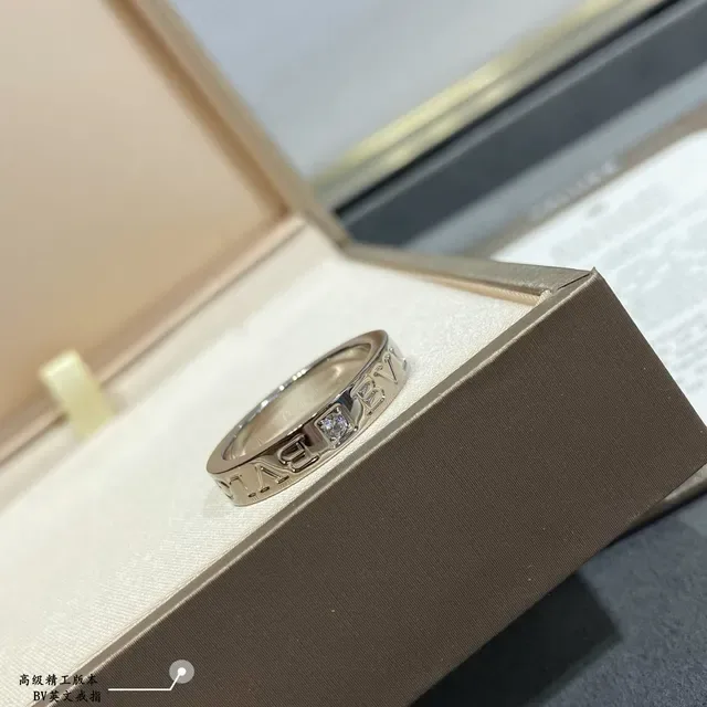 Cartier Love Bagues Or Jaune et Or Blanc Empilables 6