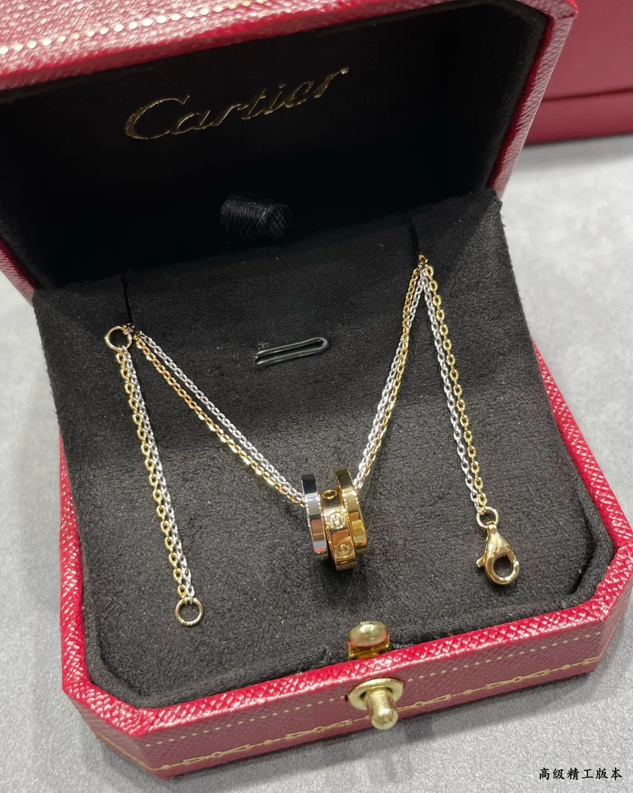 Collier Cartier Trinity à trois anneaux entrelacés en or bicolore 7
