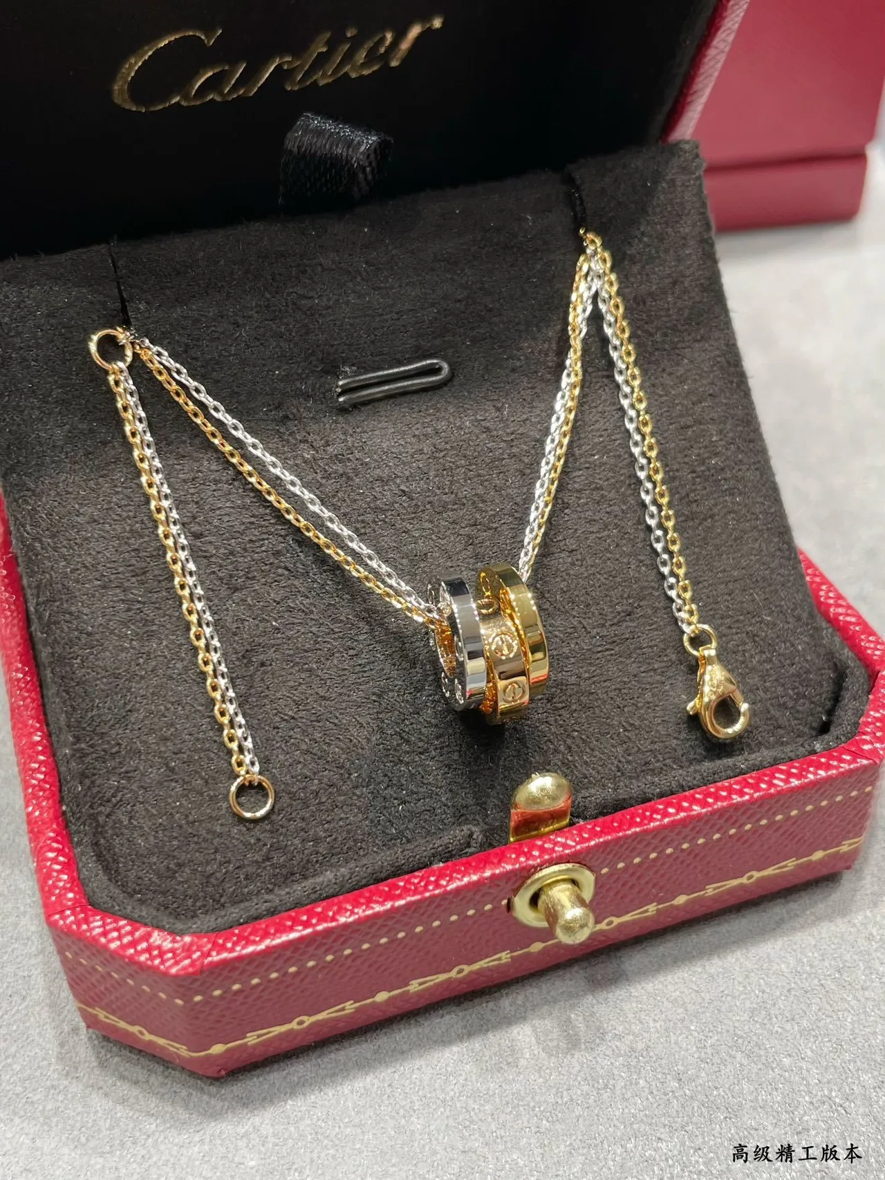 Collier Cartier Trinity à trois anneaux entrelacés en or bicolore 9