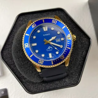 Casio Reloj Deportivo de Estilo Buceador Azul y Dorado
