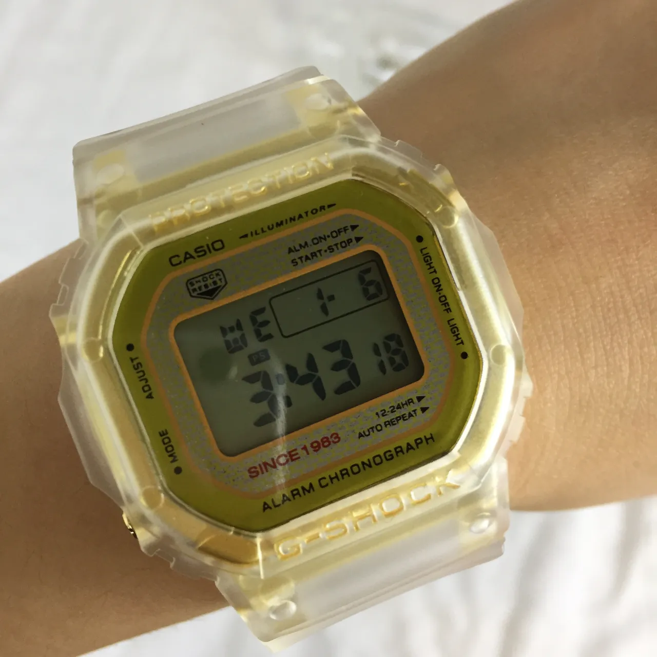 Casio G-Shock DW-5600 Montre Sport Translucide Jaune 6