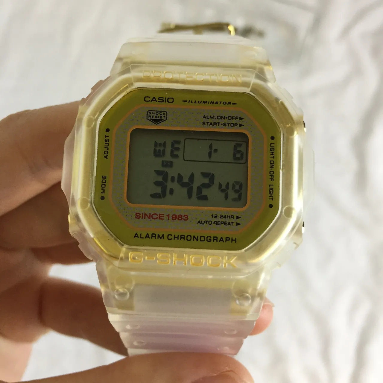 Casio G-Shock DW-5600 Montre Sport Translucide Jaune 7