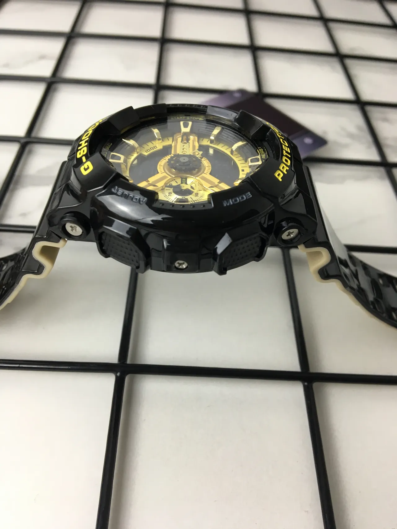 Casio G-Shock GA-100 Montre sportive noire et or 4