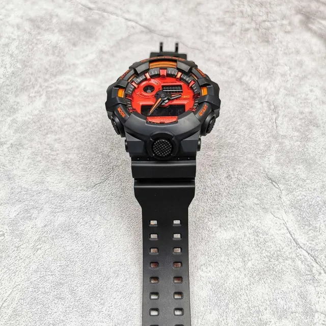 Casio G-Shock GA-100 Montre Sportive Noire et Orange 4