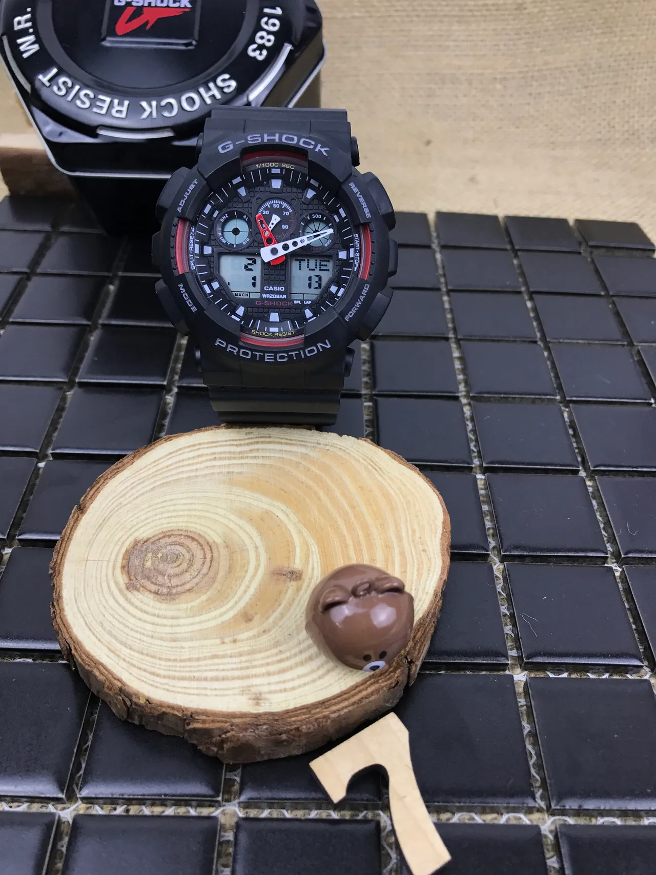Casio G-Shock GA-100 Montre Sportive Noire et Rouge 10