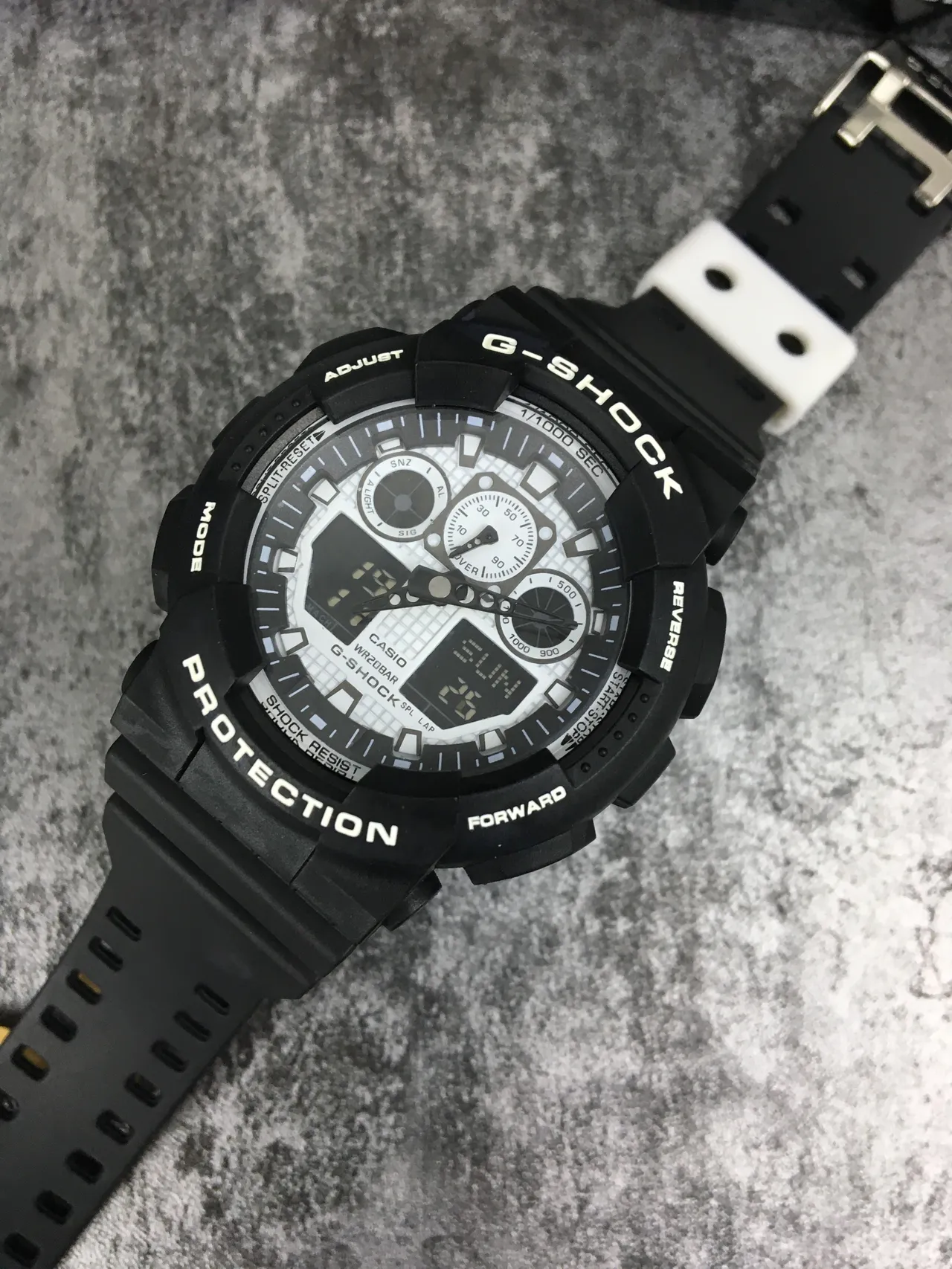 Casio G-Shock GA-100 ساعة رياضية أسود وأبيض 6