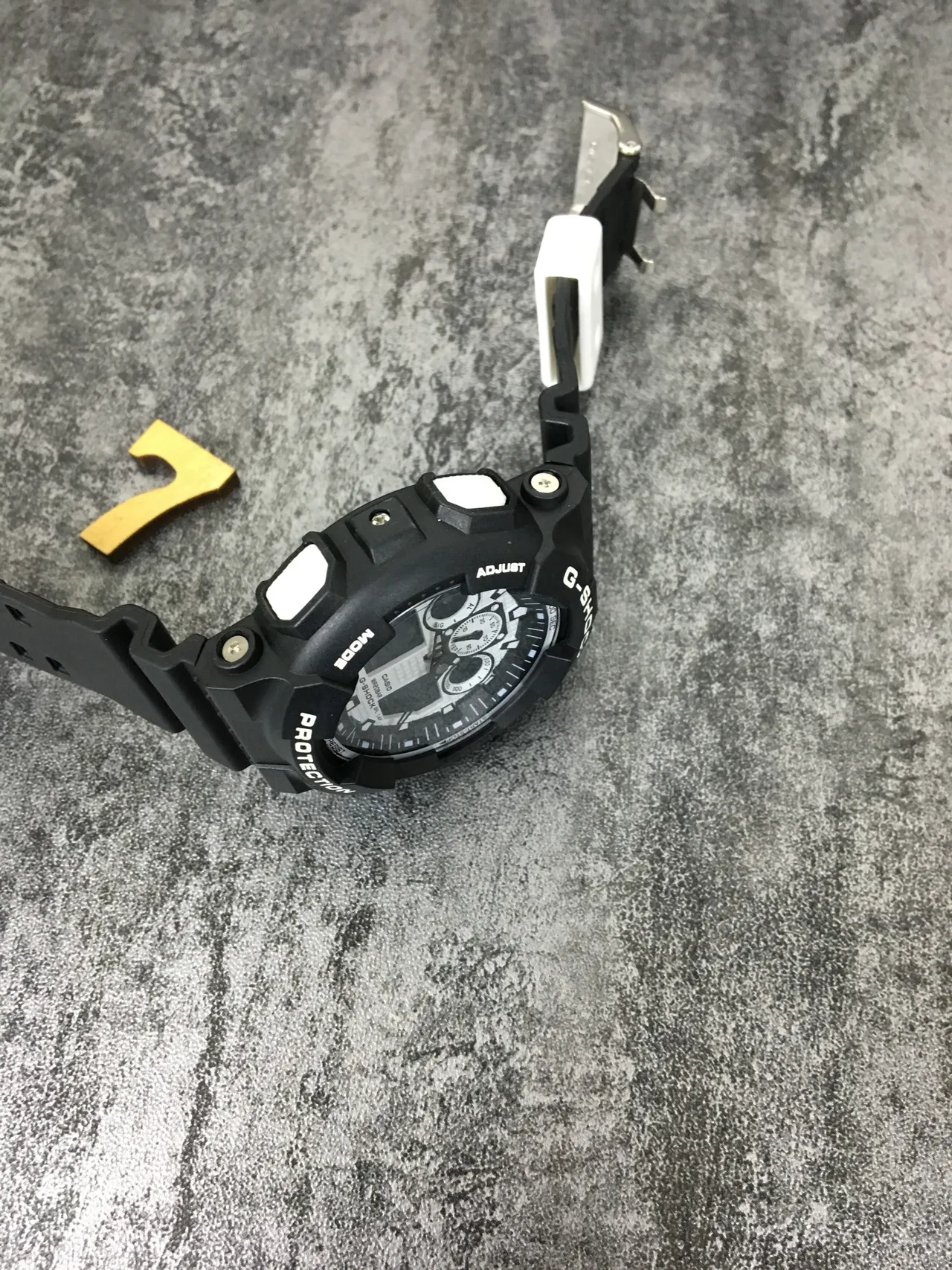 Casio G-Shock GA-100 ساعة رياضية أسود وأبيض 9