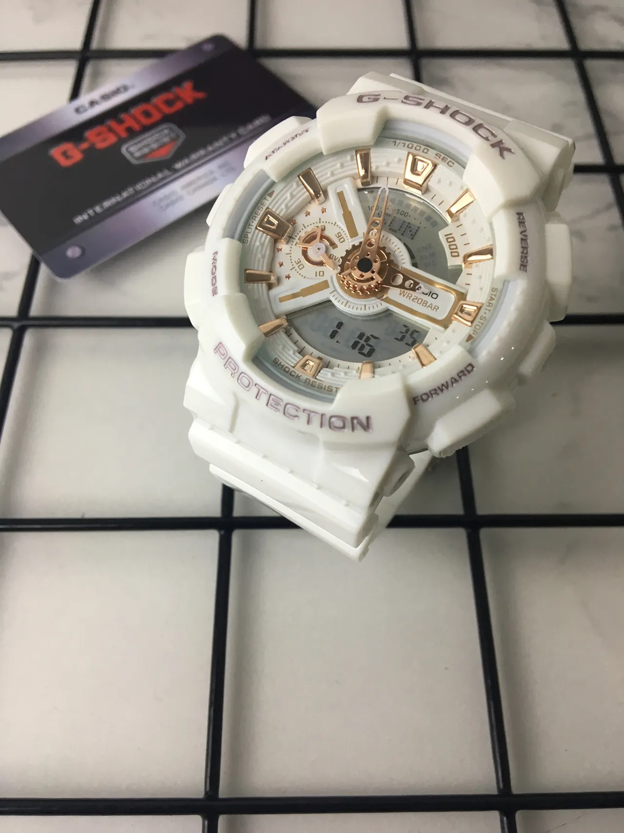Casio G-Shock GA-110 Blanc et Or Rose Montre Sport 2