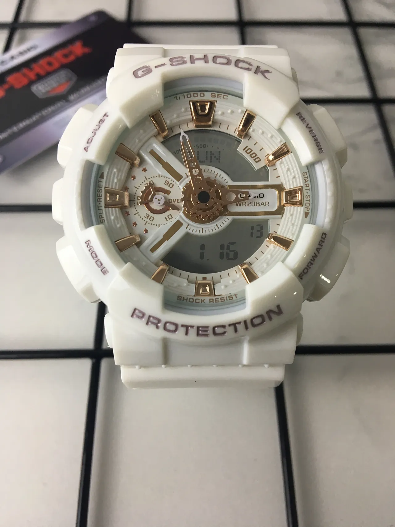 Casio G-Shock GA-110 Blanc et Or Rose Montre Sport 3