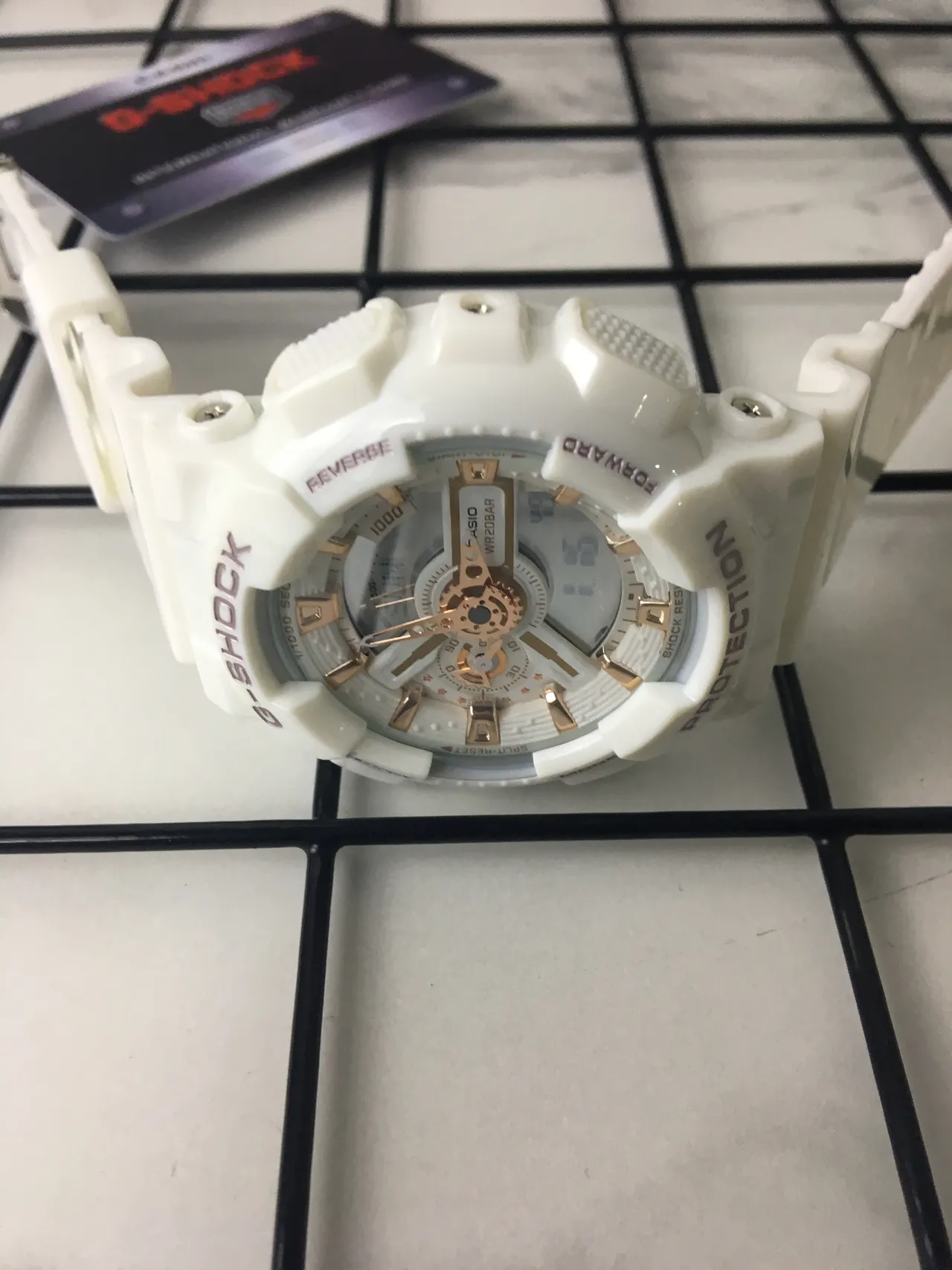 Casio G-Shock GA-110 Blanc et Or Rose Montre Sport 4