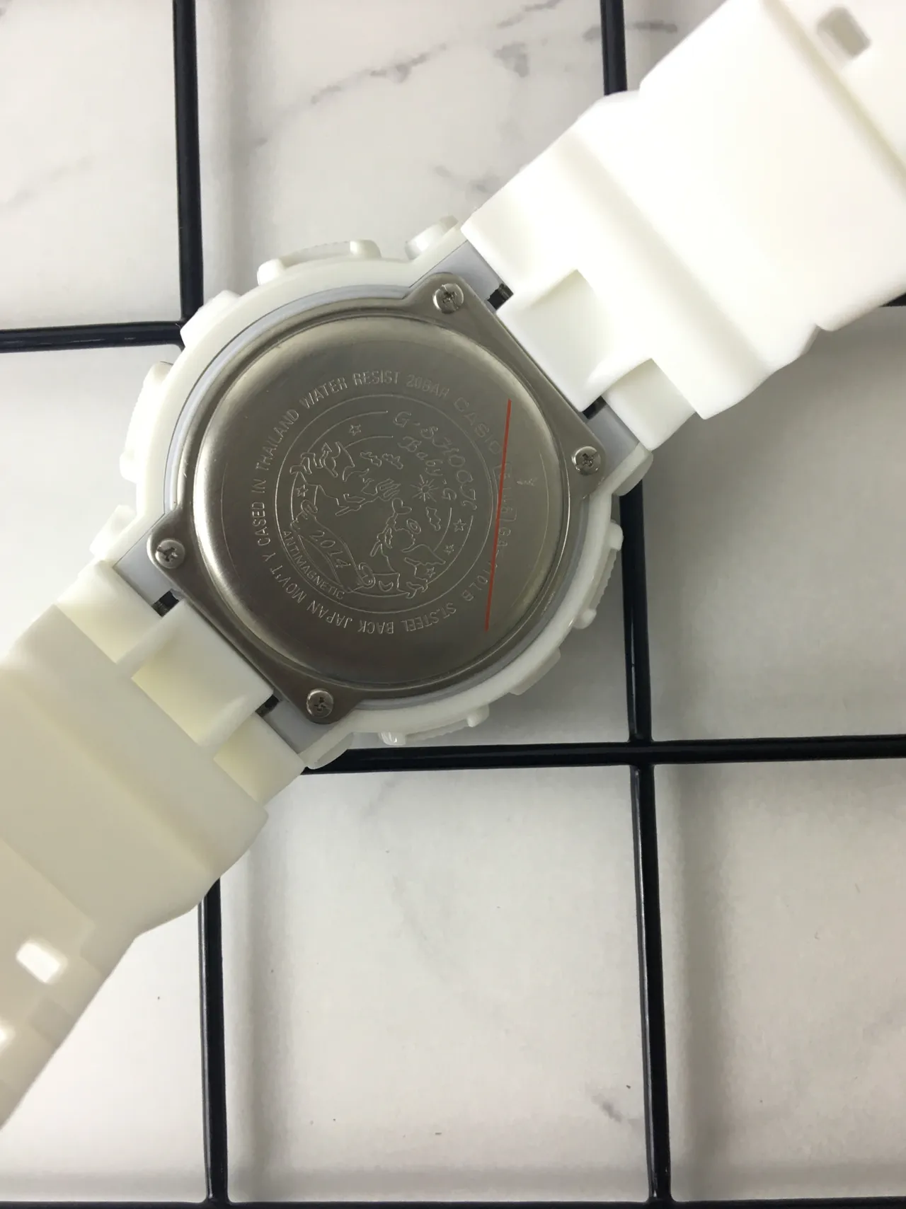 Casio G-Shock GA-110 Blanc et Or Rose Montre Sport 5