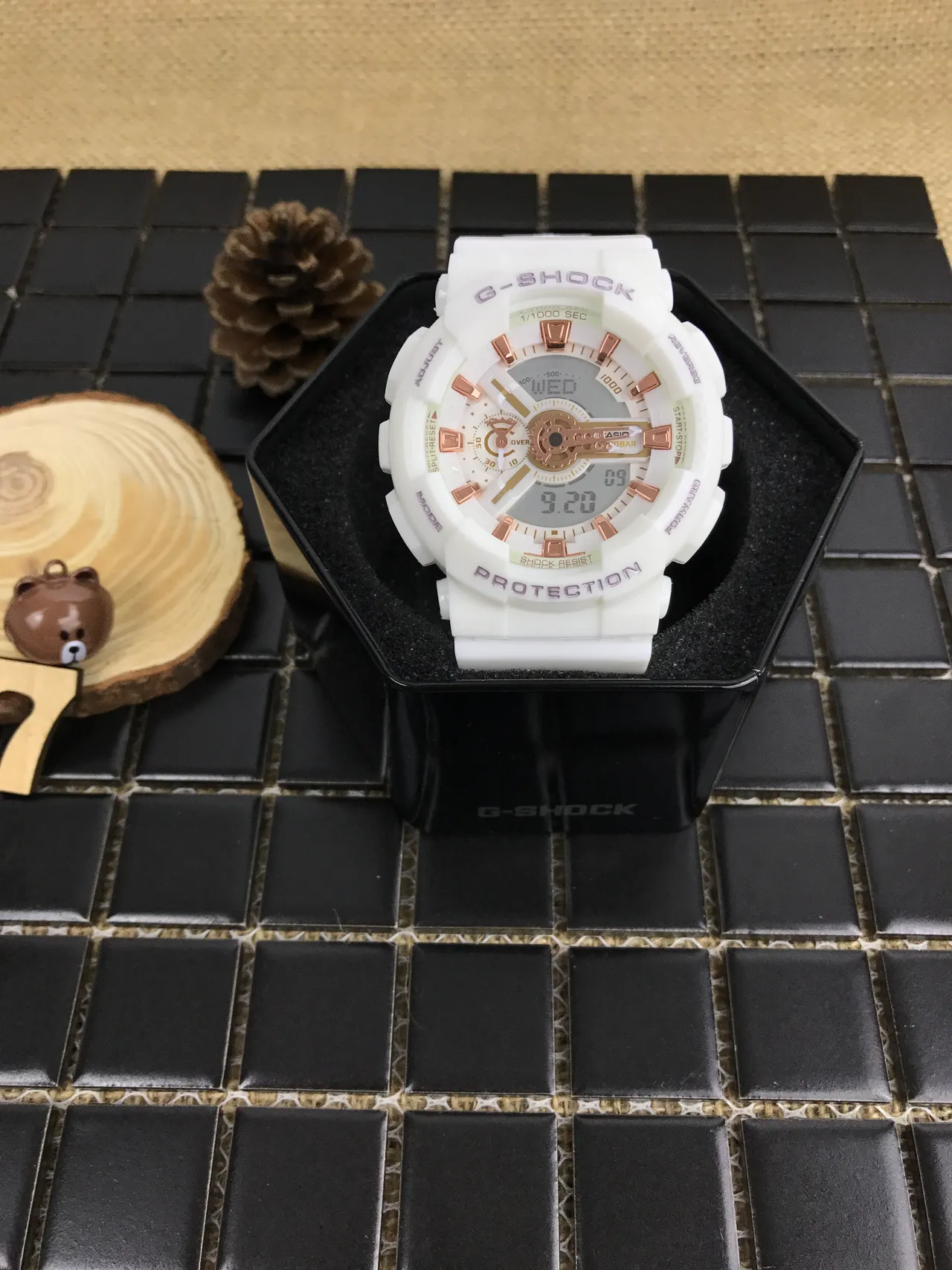 Casio G-Shock GA-110 Blanc et Or Rose Montre Sport 15