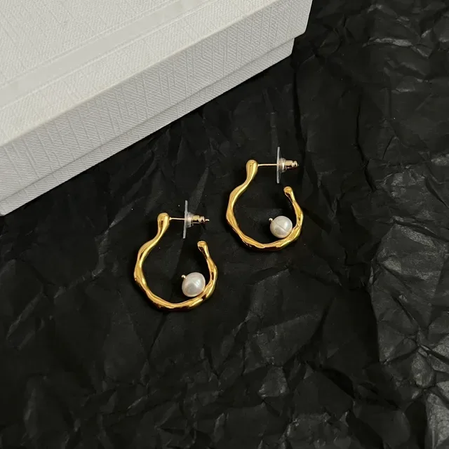 Celine Boucles d'Oreilles Perle avec Anneau Tordu Doré 3