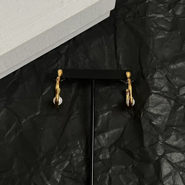 Celine Boucles d'Oreilles Perle avec Anneau Tordu Doré 4