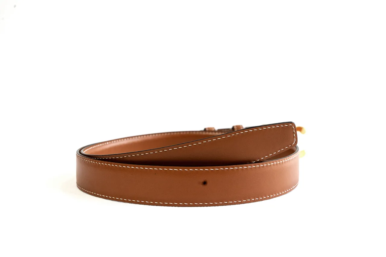 Celine Triomphe Ceinture en cuir marron doré veau lisse couture blanche contrastante 7