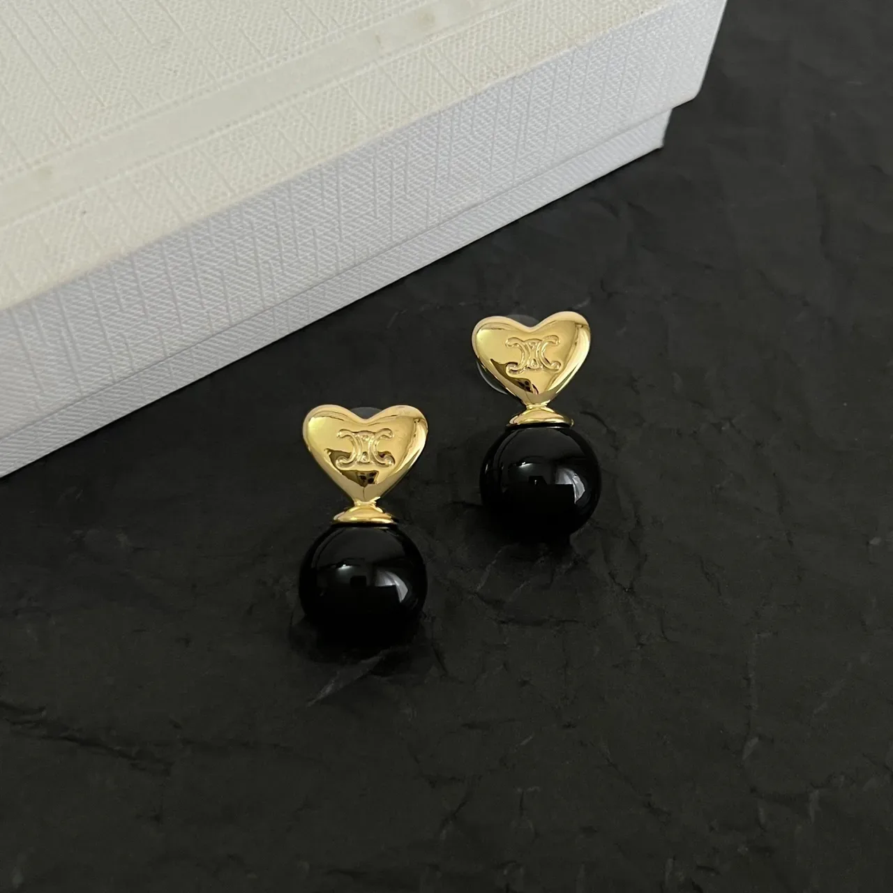 Celine Triomphe Boucles d'oreilles Cœur et Perles Noires 4