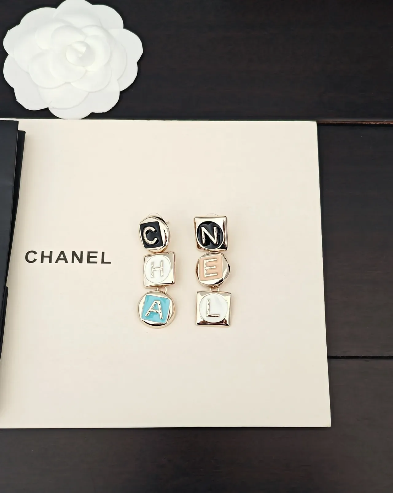 Chanel Alphabet Charm Multicolore Or Émaillé Charms de Lettres Bracelet Métal 5