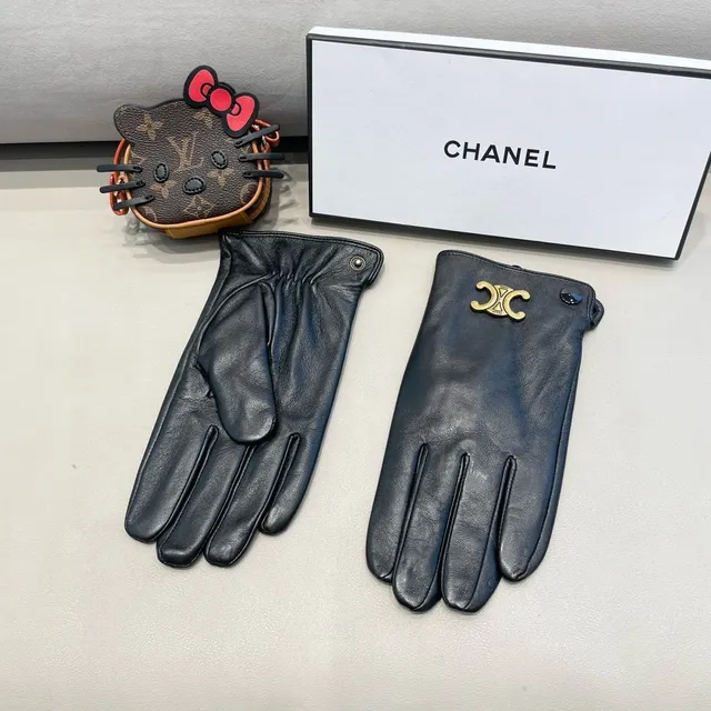 Chanel Black Gold Smooth Interlocking CC Hardware Leather Gloves 4