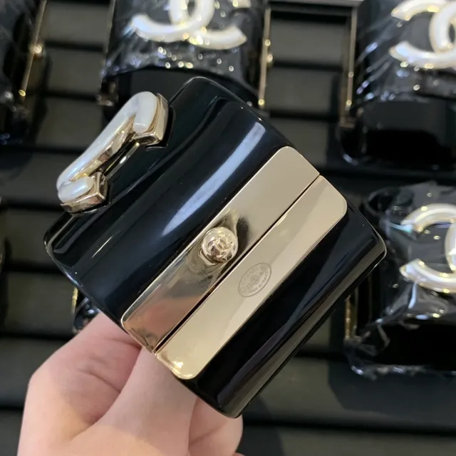 Chanel Black White Glossy Lacquer Enamel CC Logo Wristlet 7