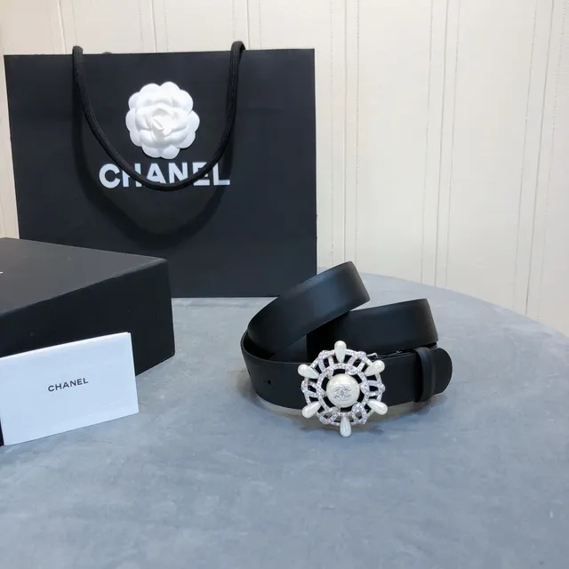 Chanel কালো সাদা অলংকৃত ক্রিস্টাল-এবং-পার্ল বাকল লেদার বেল্ট 2