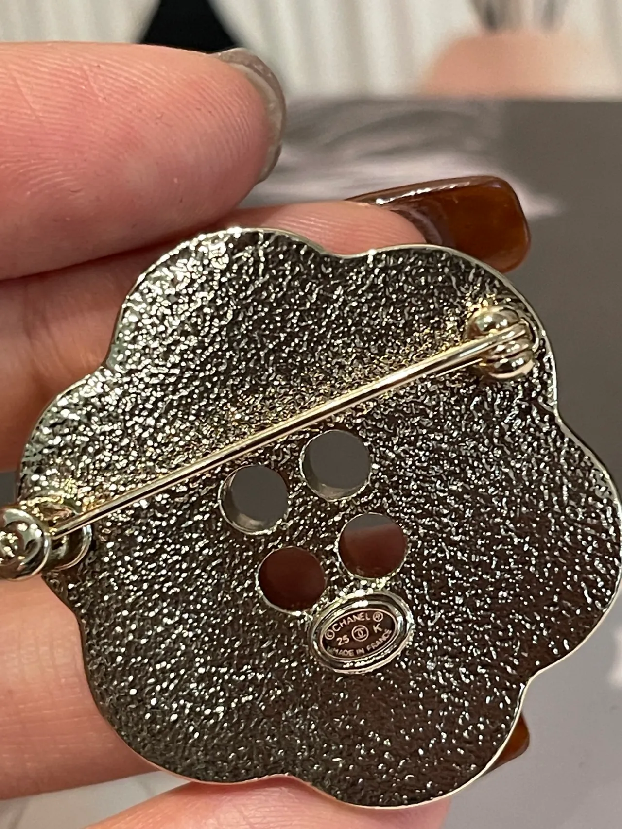 Chanel Camellia broche de botão prata e branco broche 4