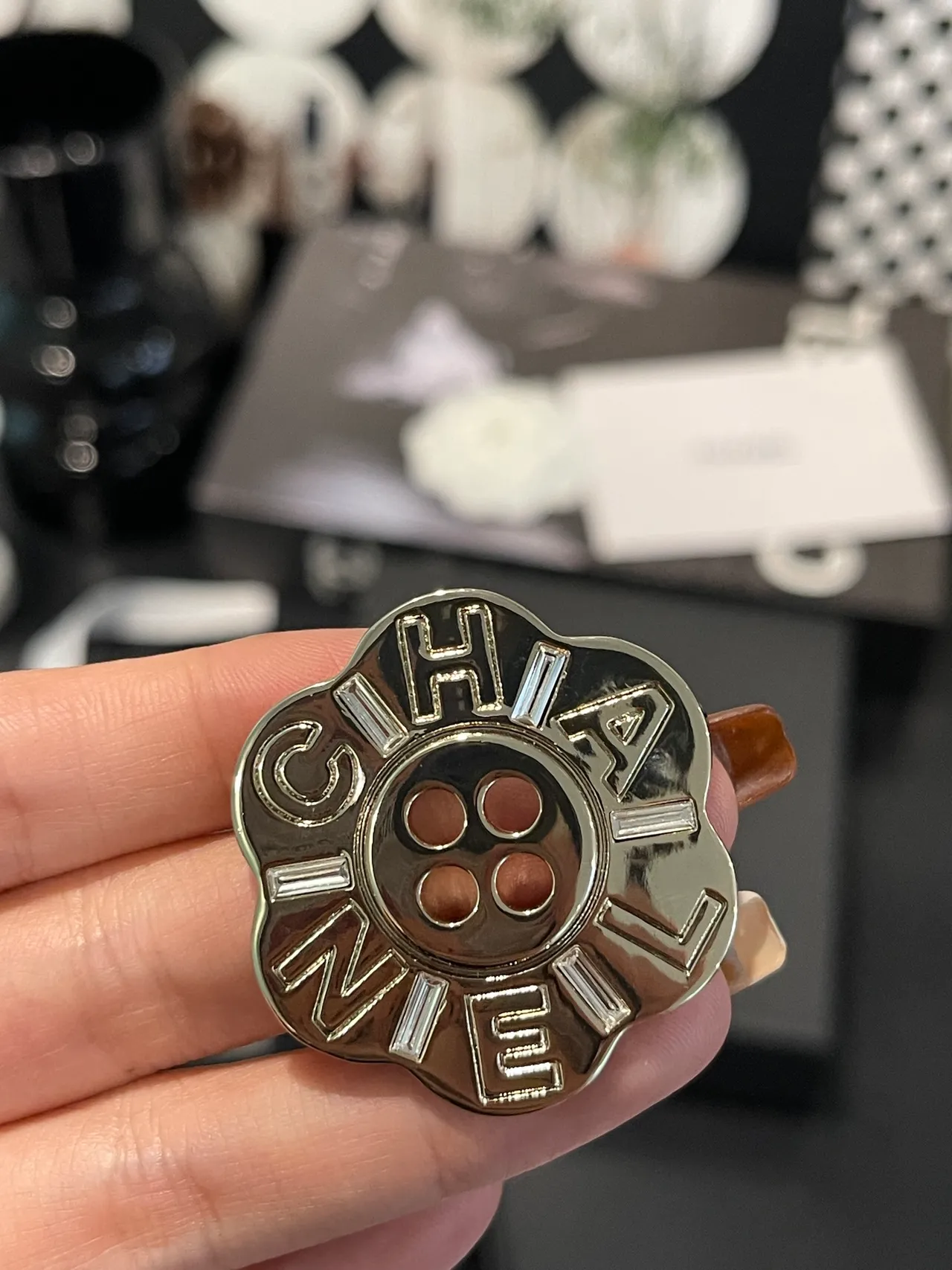 Chanel Camellia broche de botão prata e branco broche 5