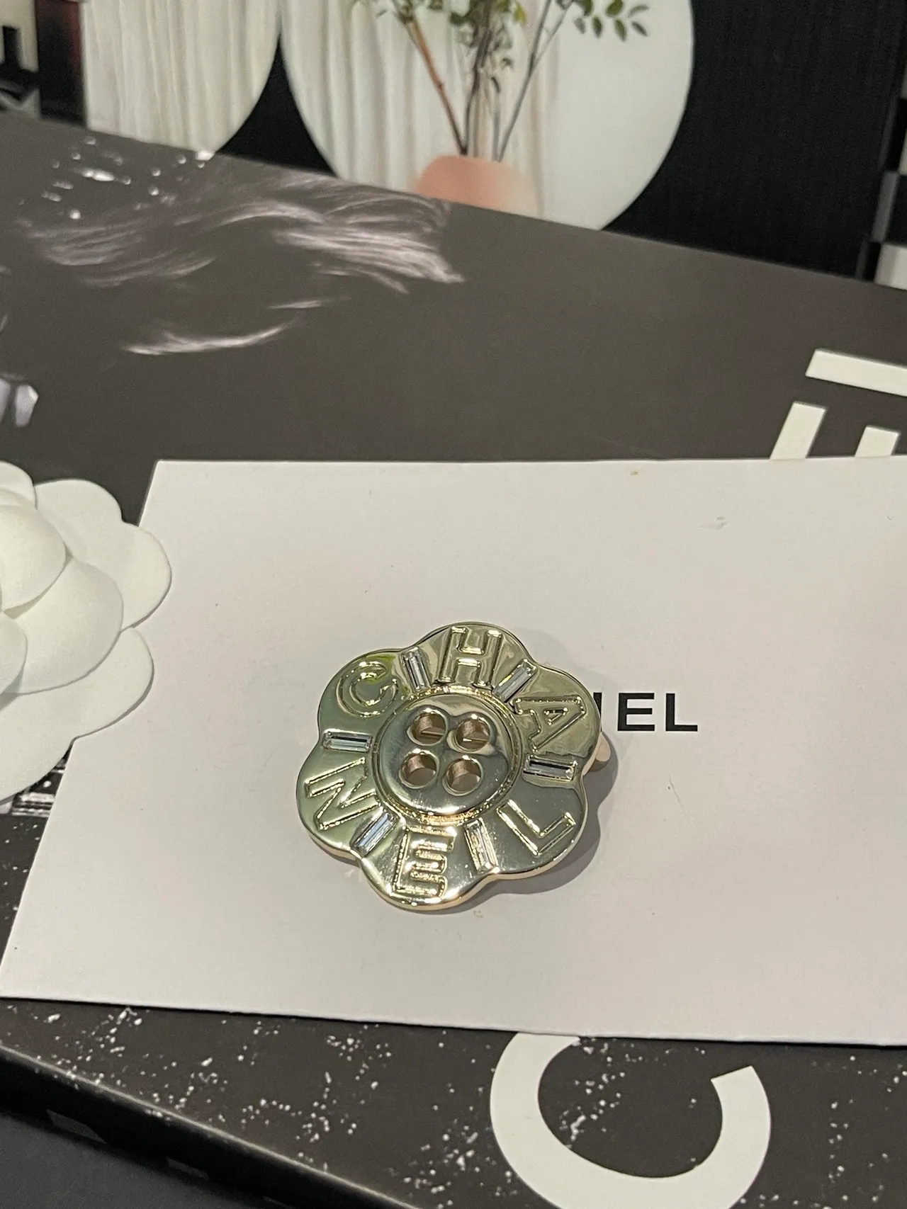 Chanel Camellia broche de botão prata e branco broche 6