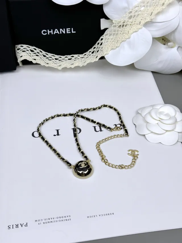 Chanel Camellia Collier noir et doré 7