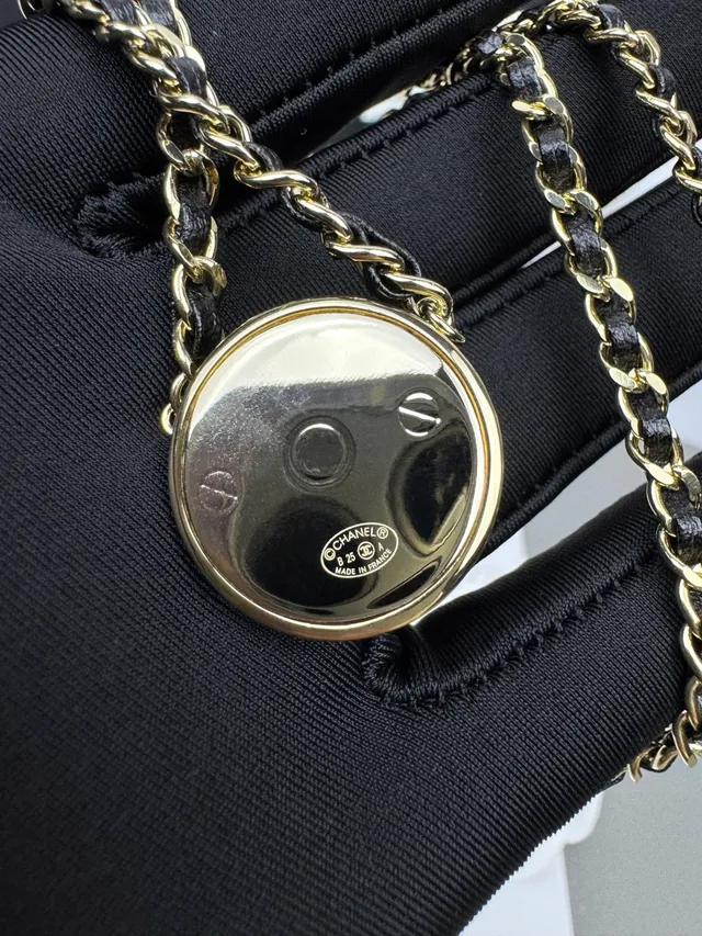 Chanel Camellia Collier noir et doré 8