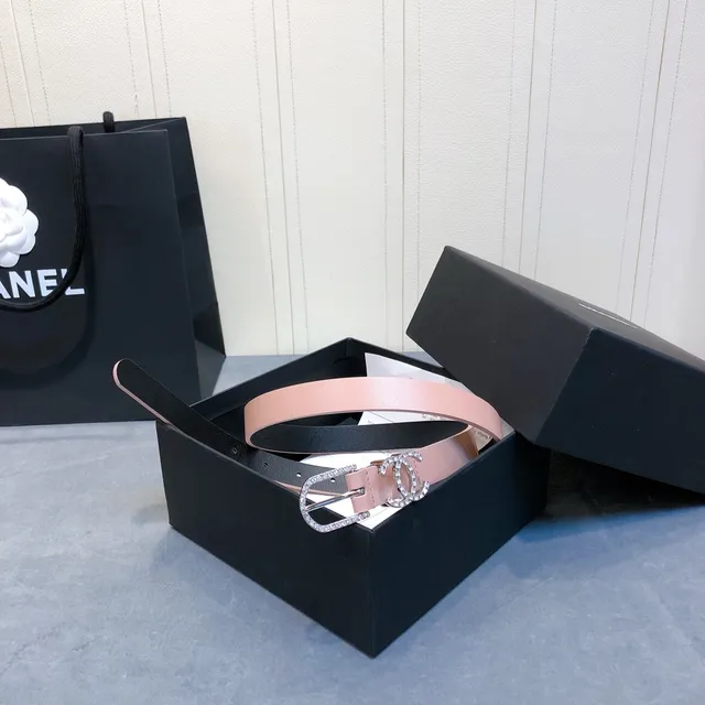 Chanel CC ceinture rose poussière ornée de cristaux en cuir 2