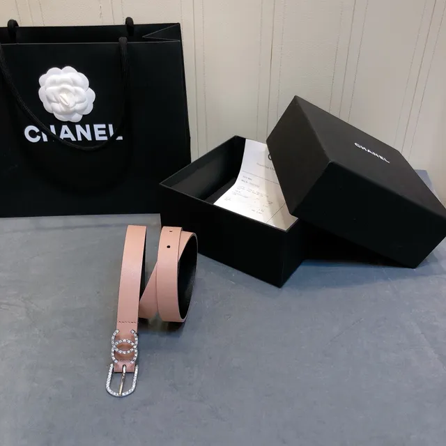Chanel CC ceinture rose poussière ornée de cristaux en cuir 3